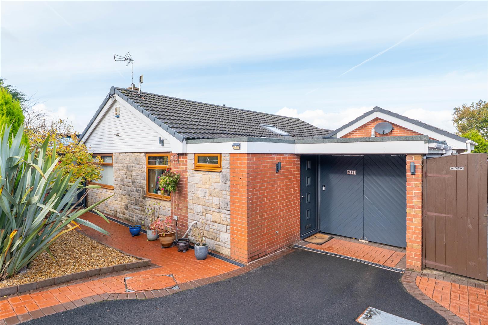 3 bed property in Woodside Grove, Blackburn